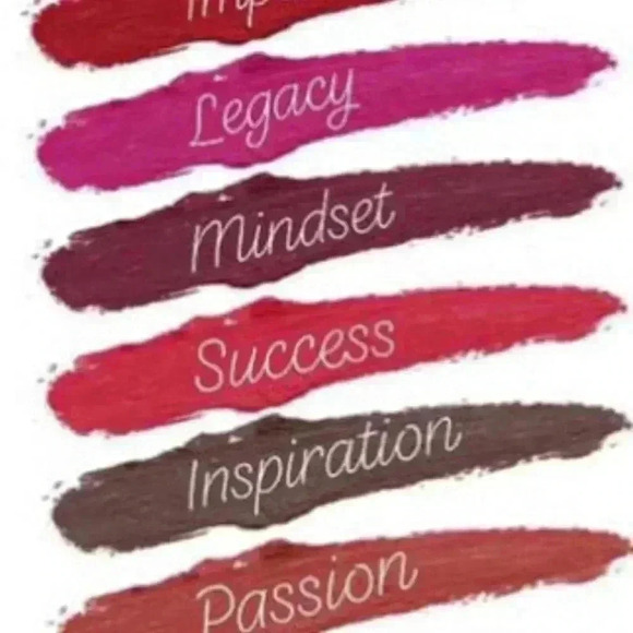 Black Vegan 🌱 Lip Pencil - Picture 4 of 10